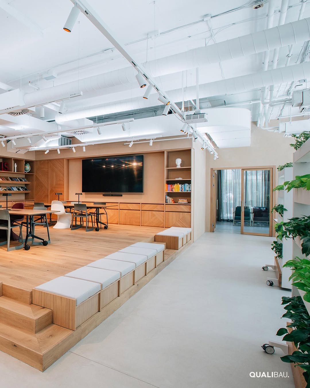 Green Table - betonová stěrka, mikrocement na podlaze